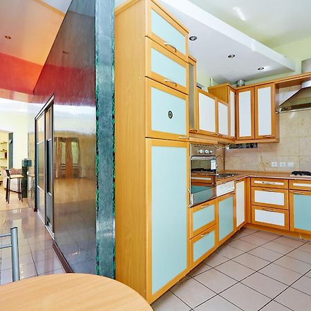 Apartment Deribasovskaya With Jacuzzi Odessa Esterno foto
