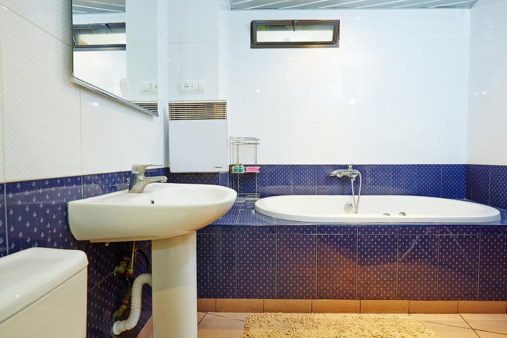 Apartment Deribasovskaya With Jacuzzi Odessa Esterno foto
